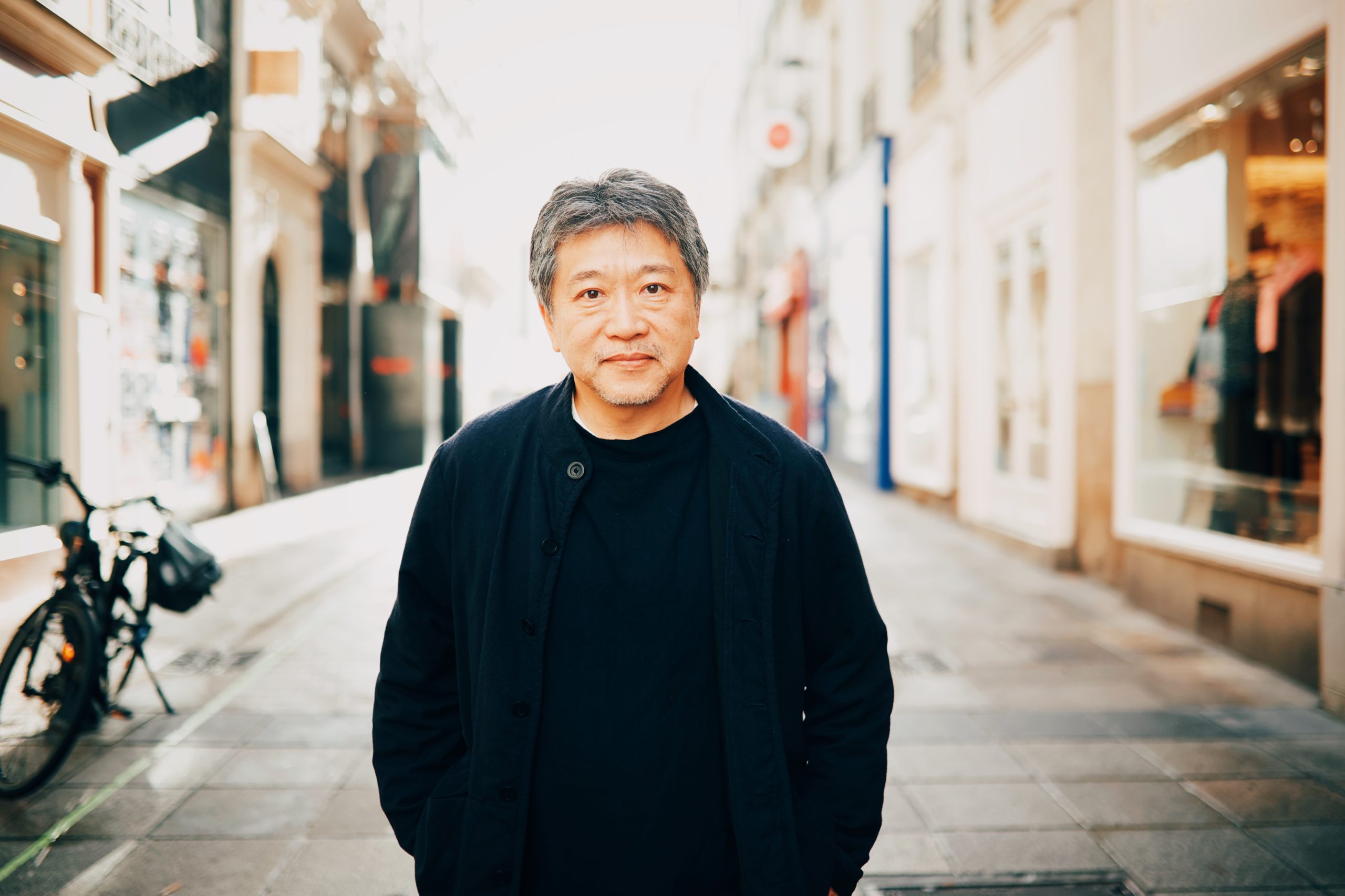 Hirokazu KORE-EDA dans les rues de Nantes © Margaux MARTINS